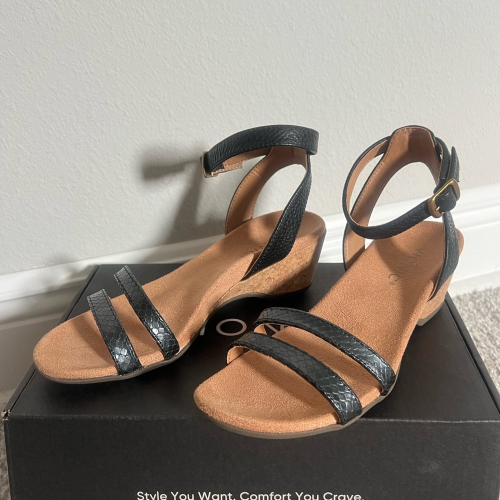 Vionic Black Wedge Heel size 6